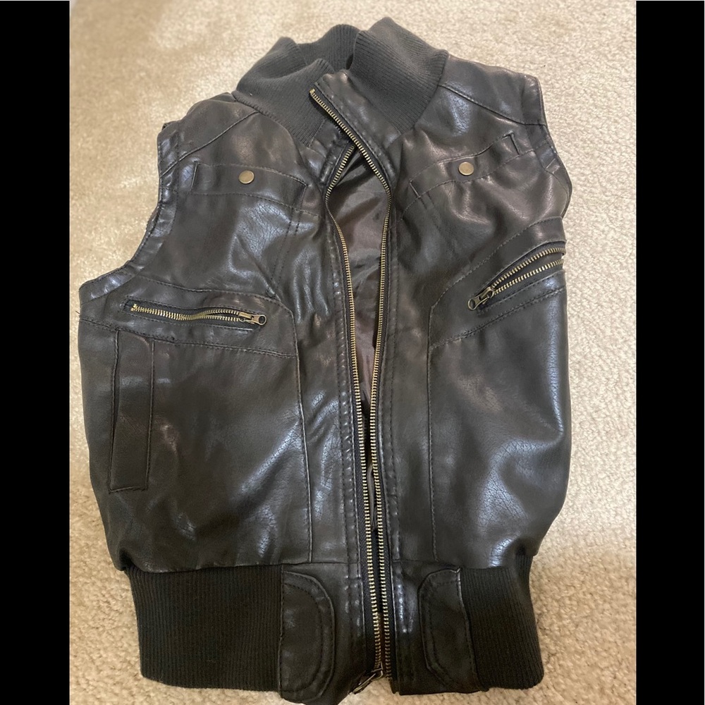Leather vest brand new - Picture 2 of 3